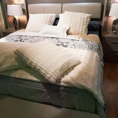شقة Apartamento De Lux *